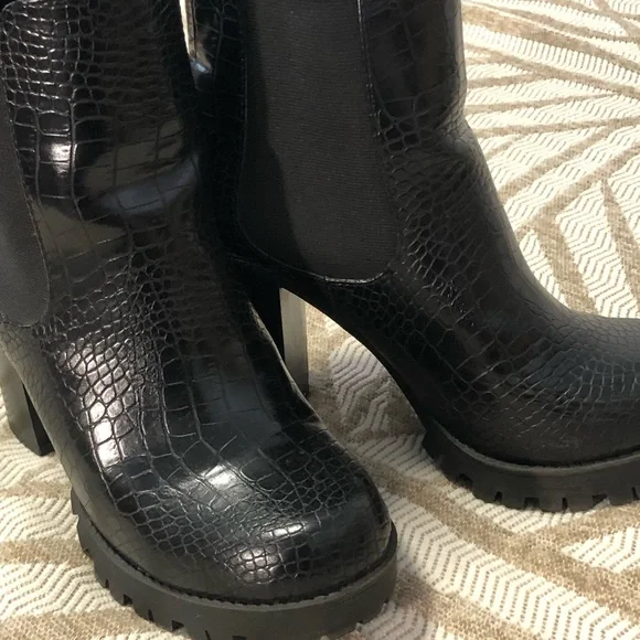 Soda Black Chunky Heeled Ankle Boots with crocodile/snake print - Picture 10 of 14